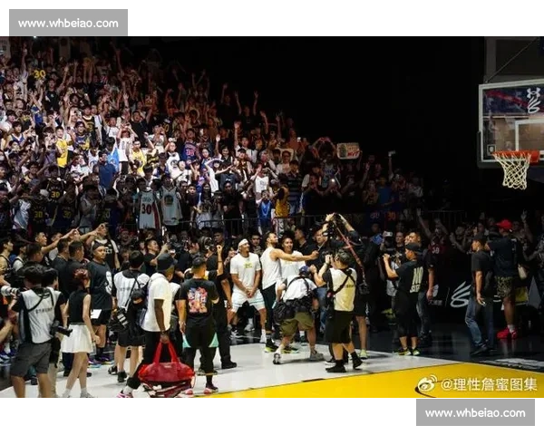 詹姆斯中国行现库里球迷：线上互怼，线下同欢